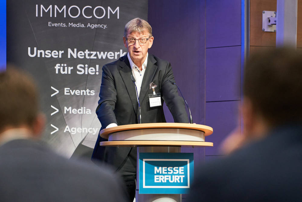 Ingo Seidemann hält einen Vortrag beim Immobilienkongress Thüringen 2022