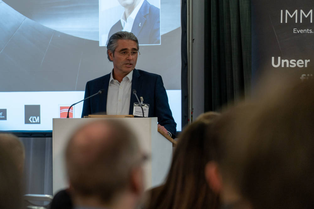 Christoph Schaal bei seinem Grußwort beim Leipziger Immobiliengespräch 2023