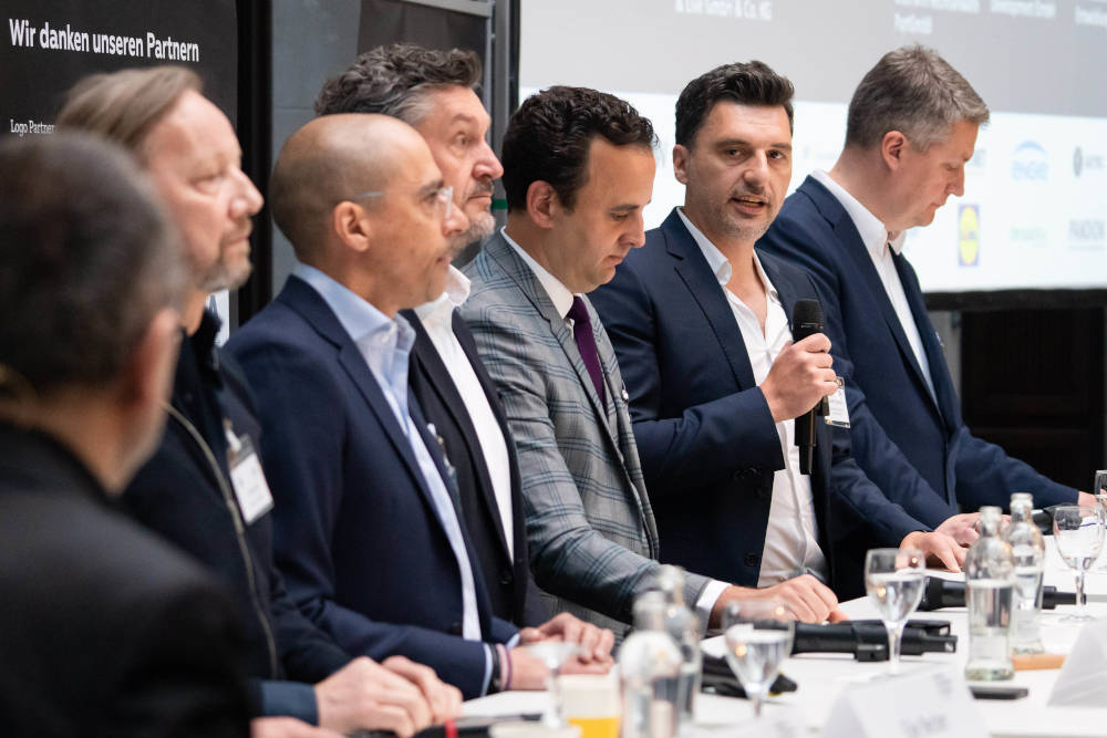 Das Auftaktpanel des Berliner Immobilienkongresses 2023